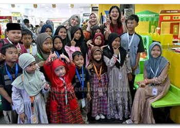 Kahiyang Ayu Traktir Anak-anak Yatim Berbelanja Baju hingga Sepatu Baru