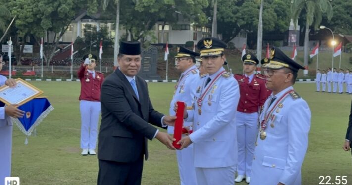 IPDN Anugerahi Tanda Penghargaan Kepada Wali Kota dan Wakil Wali Kota Medan