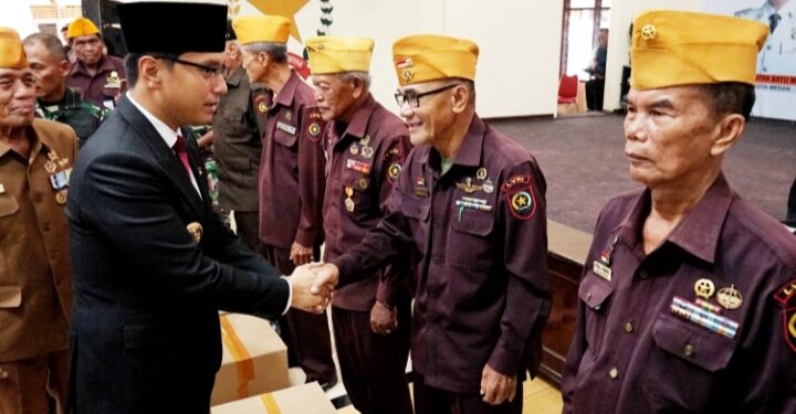 Silaturahmi Dengan Anggota LVRI Kota Medan, Rico Waas: Saya Bagian Dari Keluarga Veteran