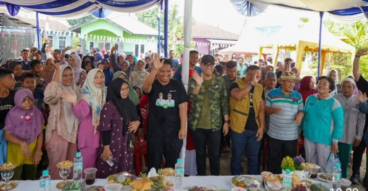 Warga Ungkapkan Terima Kasih pada Rico Waas atas Program Tebus Ijazah
