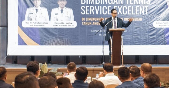 Segelas Air Sepenuh Hati, Pesan Pelayanan dari Rico Waas