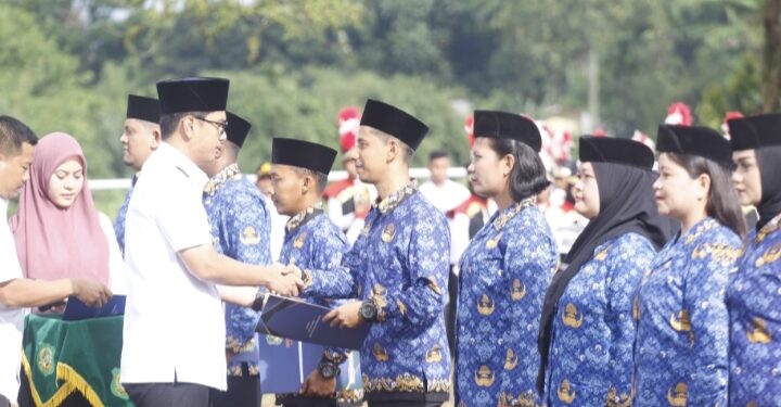 Serahkan SK PPPK, Rico Waas Tekankan Pentingnya Menjadi Aparatur Profesional, Berintegritas dan Berorientasi Pelayanan Publik