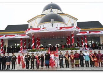 HUT ke-80 Kemerdekaan RI, Gubernur, Wagub, dan Sekdaprov Sumut  Kompak Pakai Baju Adat