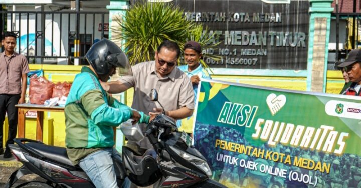 Pemko Medan Bagikan Puluhan Ribu Sarapan kepada Pengemudi Ojol
