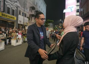 Serahkan Sertifikat HKI, Rico Waas Ingin Pelaku Ekraf Naik Tingkat