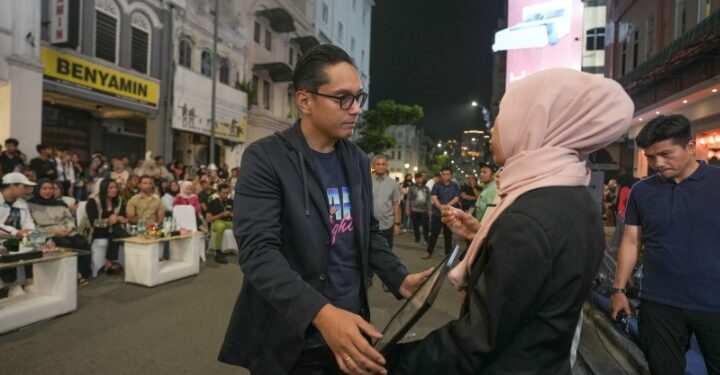 Serahkan Sertifikat HKI, Rico Waas Ingin Pelaku Ekraf Naik Tingkat