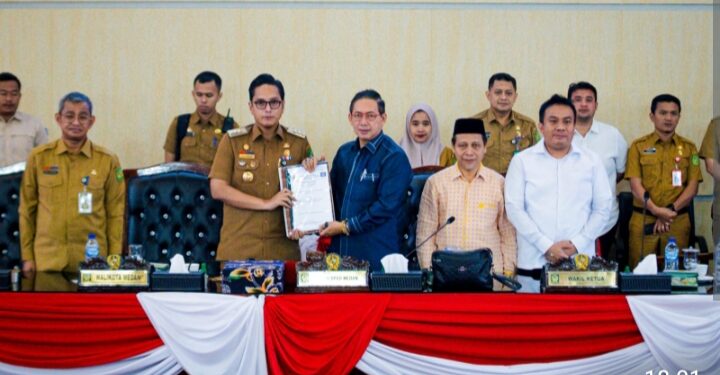 Rico Waas Hadiri Paripurna Pemandangan Umum Fraksi, DPRD Medan Apresiasi Pergeseran Anggaran untuk Benahi Kawasan Medan Utara