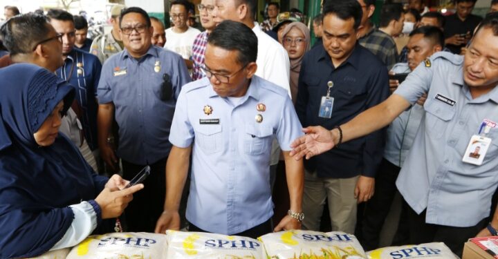 Pantau Harga Bahan Pangan di Medan, Zakiyuddin Harahap Tinjau Pasar Petisah dan Pusat Pasar