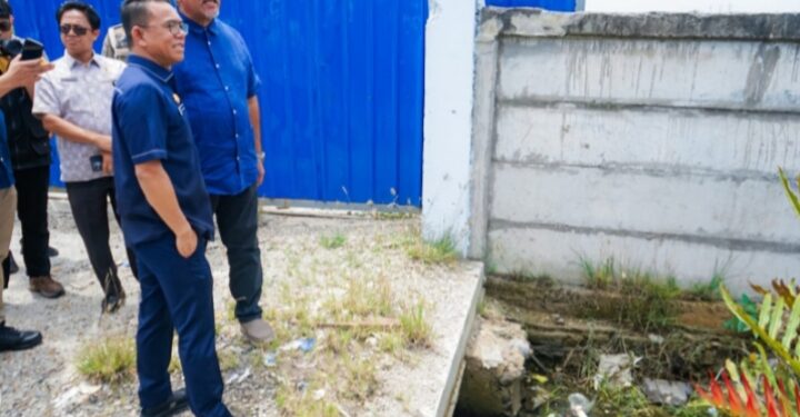 Drainase di Persimpangan Jalan Sicanang Tersumbat, Wakil Wali Kota Medan Minta Segera Normalisasi