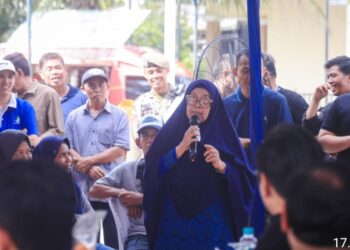 Warga Medan Tuntungan Menangis Sampaikan Keluhannya, Rico Waas Tawarkan Solusi Atasi Banjir