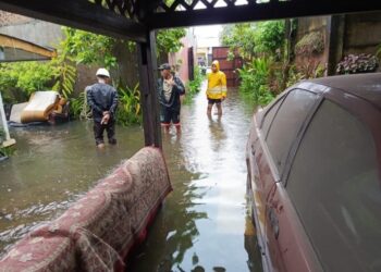 Rumah Dilanda Banjir, Warga Kecam Camat Medan Labuhan
