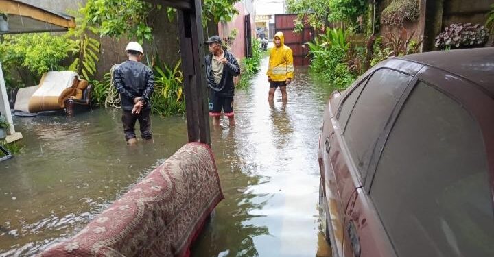 Rumah Dilanda Banjir, Warga Kecam Camat Medan Labuhan