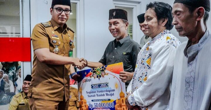 Safari Asar di Masjid Al-Hidayah, Rico Waas Tekankan Peran Keluarga dan Masjid Bangun Kota Medan
