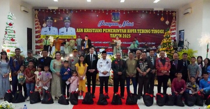 Hadiri Perayaan Natal ASN Pemko Tebing Tinggi 2025, Wali Kota: Jangan Sekadar Seremoni, Jadilah Pelopor Harmonisasi 