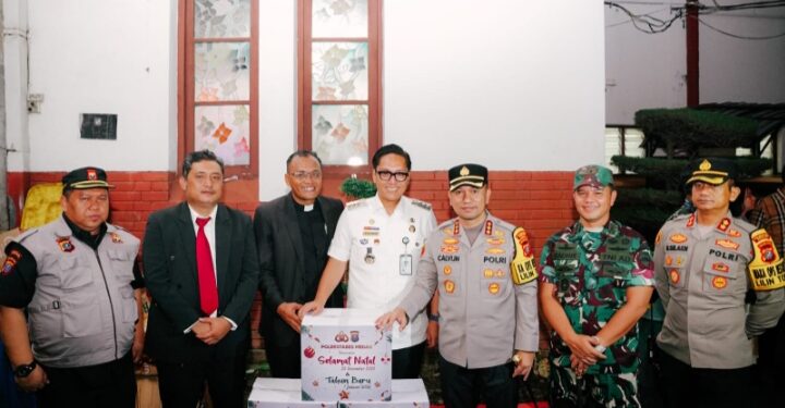 Pastikan Perayaan Malam Natal Kondusif, Wali Kota Medan dan Forkopimda Pantau Langsung Situasi di Gereja