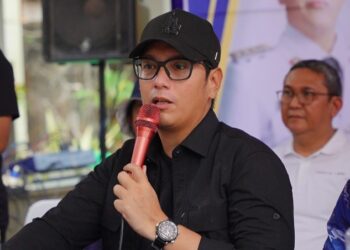 Sapa Warga di Bantaran Sungai Babura, Rico Waas Tegaskan Komitmen Respons Cepat dan Tepat Sasaran