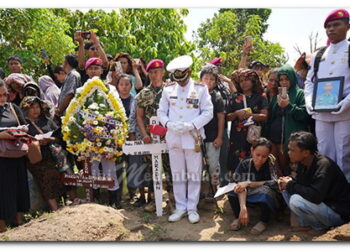 Penghormatan Terakhir Prajurit Terbaik TNI AL Pargomgom Samudro