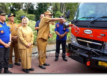 Syah Afandin Ajak ASN Fokus 30 Desa Wisata, Serahkan Santunan dan Damkar di Apel Gabungan