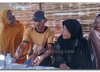 Gandakan KTP Ratusan Warga Minta Kepling 03 Belawan Dipecat