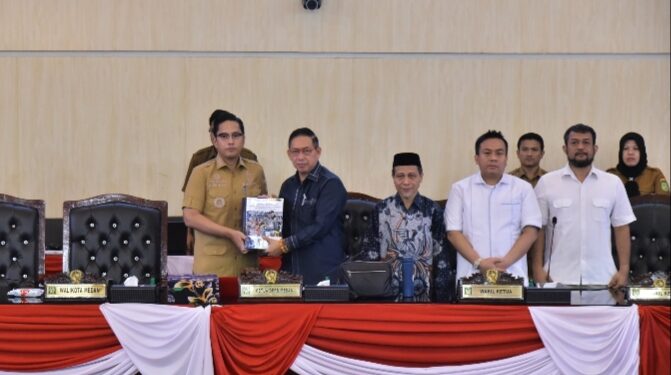 Rico Waas Sampaikan LKPJ 2025, IPM dan Pertumbuhan Ekonomi Meningkat, Kemiskinan dan Pengangguran Menurun