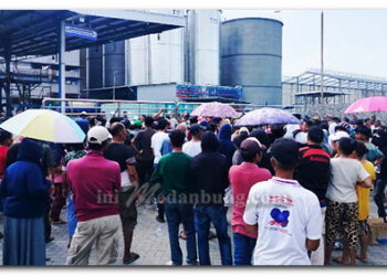 Seratusan Warga Mendemo PT ARM di Medan Labuhan