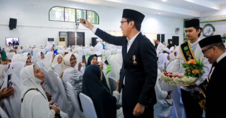 Tepung Tawar Warnai Pelepasan Calon Jemaah Haji Medan, Rico Waas Sampaikan Pesan Menyentuh