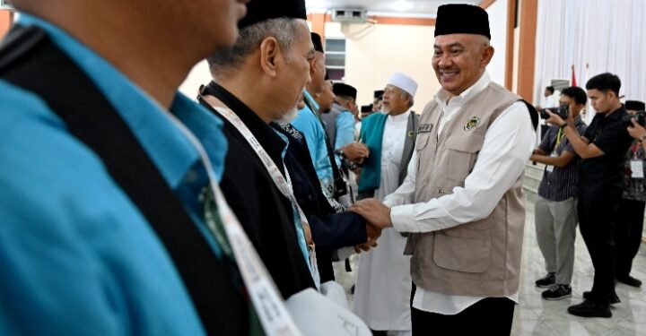 Lepas Kloter 1 Jemaah Haji Sumut, Sekdaprov: Jadilah Cerminan Terbaik Daerah di Tanah Suci