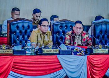 Rico Waas Hadiri Paripurna DPRD, Umumkan Pergantian Wakil Ketua dari PKS