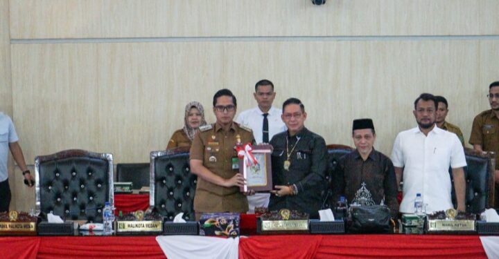 Wali Kota Medan Terima Rekomendasi DPRD Atas LKPJ TA 2025