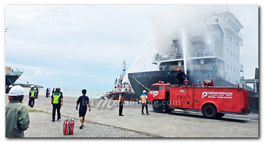 Kapal Kargo Bermuatan Pupuk Terbakar di Belawan