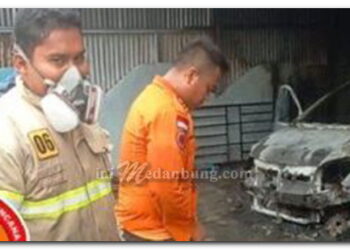 Bengkel Terbakar 2 Unit Mobil Hangus di Hamparan Perak
