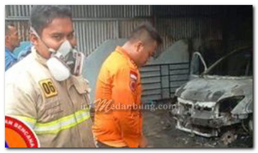 Bengkel Terbakar 2 Unit Mobil Hangus di Hamparan Perak
