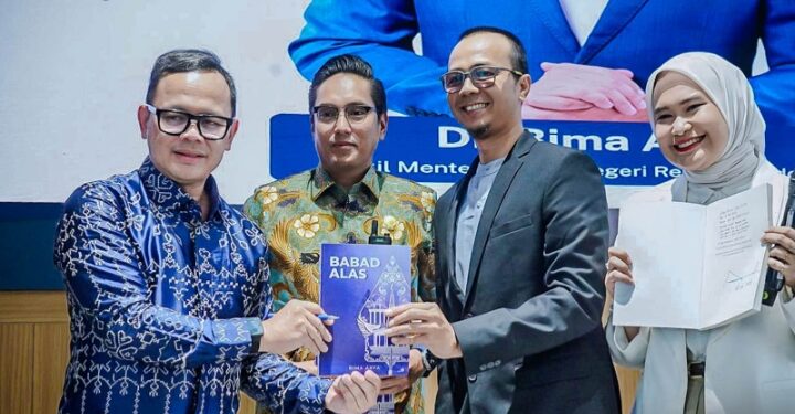 Bedah Buku “Babad Alas,, Rico Waas Dorong Mahasiswa Berani Jadi Pemimpin, Bima Arya Tekankan Ideologi hingga Strategi