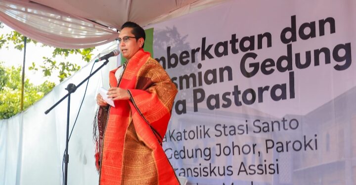Resmikan Gedung Karya Pastoral Stasi St. Yosep, Rico Waas: Rawat Anak, Rawat Bangsa