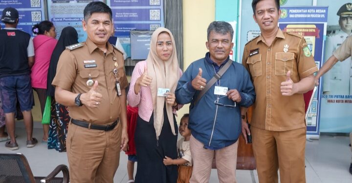 Pengurusan KTP Beres di Kecamatan, Gebrakan Rico Waas Dekatkan Pelayanan Adminduk ke Warga Medan Labuhan