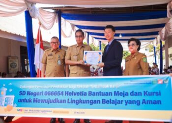 Sambut Baik Bantuan WeLoveU Foundation untuk SDN 066654, Rico Waas: Dari Meja dan Kursi Ini akan Lahir Prestasi Anak-anak Medan