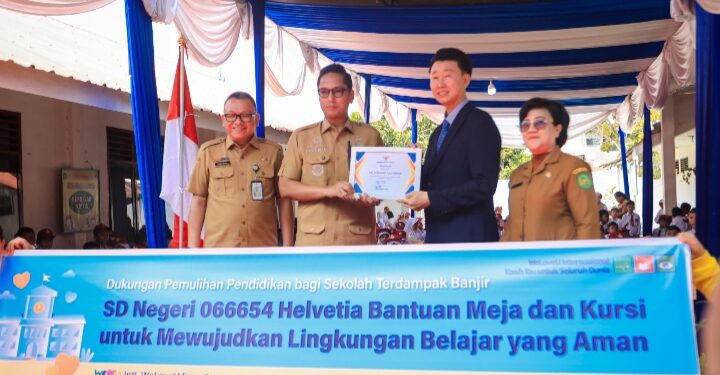 Sambut Baik Bantuan WeLoveU Foundation untuk SDN 066654, Rico Waas: Dari Meja dan Kursi Ini akan Lahir Prestasi Anak-anak Medan