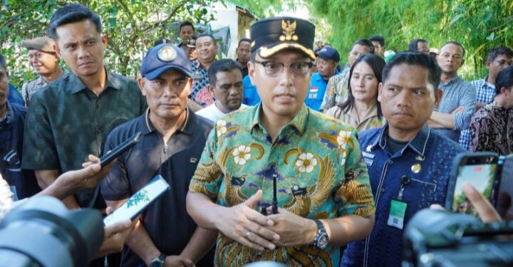 Tinjau TPU Marelan yang Lama Tidak Difungsikan, Rico Waas Segera Benahi Akses Jalan