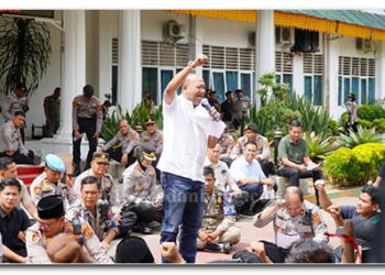 Bupati Syah Afandin Duduk Bersama Massa Aksi May Day, Tegaskan Komitmen Bela Hak Buruh