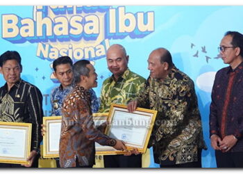Bupati Syah Afandin Raih Penghargaan Revitalisasi Bahasa Daerah dari Kemendikdasmen