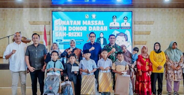 Rico Waas Bawa Keceriaan di Sunat Massal Sah-Rizki, 42 Anak Ikut dan Ibu Tunggal Terima Santunan