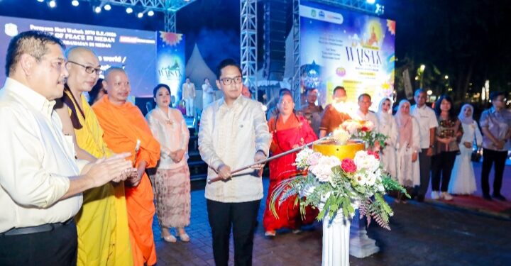 Momentum Perayaan Waisak 2570 BE, Rico Waas Ajak Warga Medan Rawat Harmoni dan Tebar Kedamaian