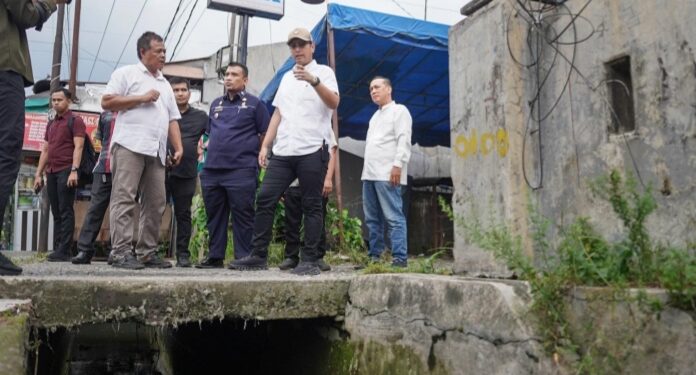 Rico Waas Tinjau Banjir di Medan Selayang, Siapkan Solusi Penanganan Drainase