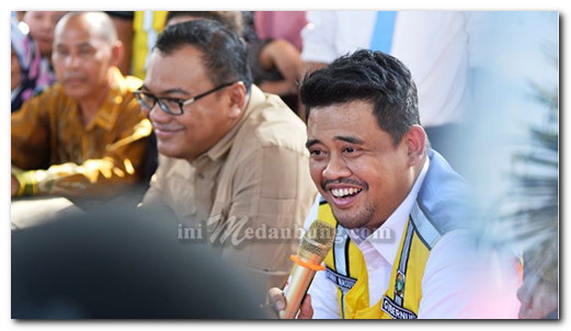 Bobby Nasution Tinjau Jalan Rusak di Galang, Pastikan Perbaikan Segera Dimulai dan Galian C Ilegal Ditutup