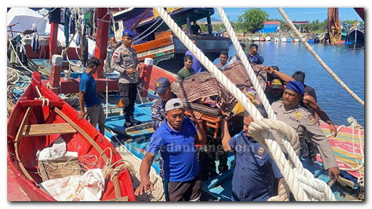 TNI AL Evakuasi ABK Kapal Ikan KM Emirates Tewas di Laut