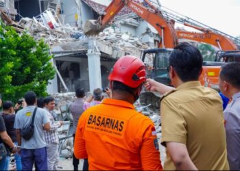 Rico Waas Kerahkan Alat Berat dan Tim Medis Tangani Ledakan di Perumahan Grand Polonia