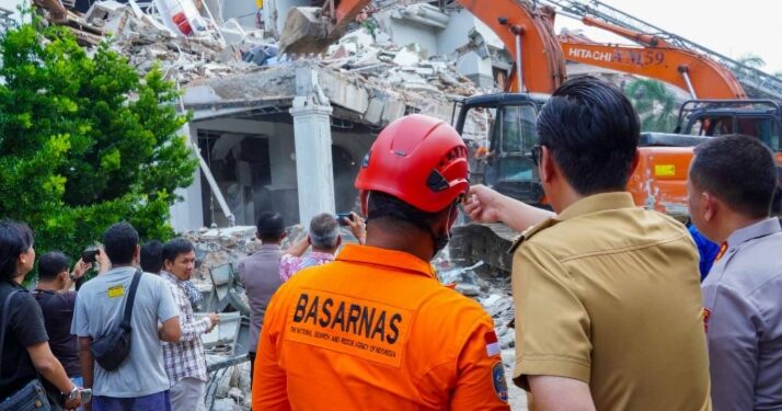 Rico Waas Kerahkan Alat Berat dan Tim Medis Tangani Ledakan di Perumahan Grand Polonia