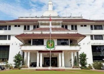 Wali Kota Medan Bebastugaskan Camat Medan Timur 
