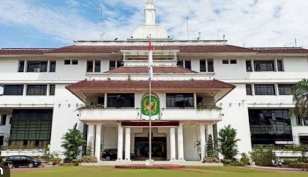 Wali Kota Medan Bebastugaskan Camat Medan Timur 