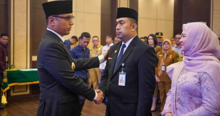 Lantik Erfin Fahrurrazi sebagai Penjabat Sekda, Rico Waas Minta Percepat Kinerja OPD Tanpa Langgar Aturan